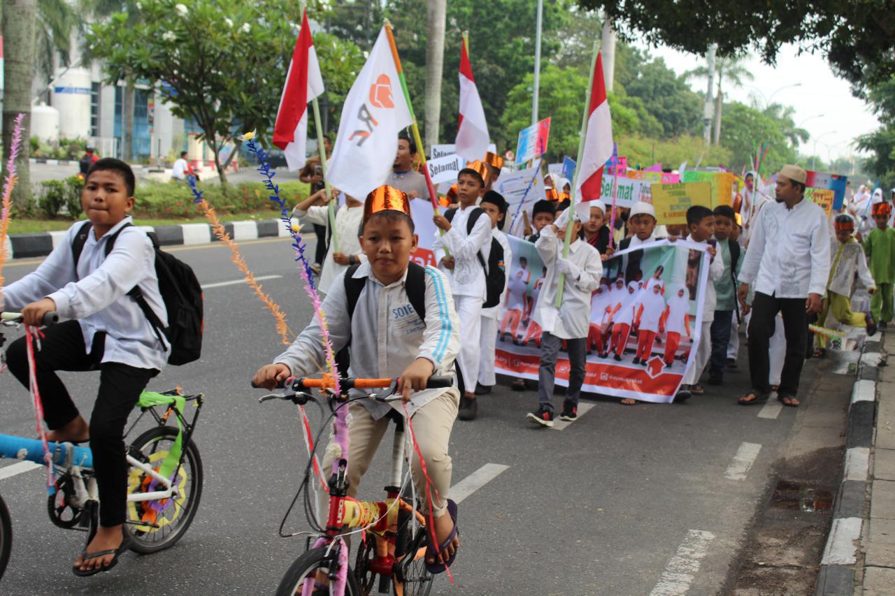 Pawai Muharram SD Juara Pekanbaru Curi Perhatian Warga di Car Free Day
